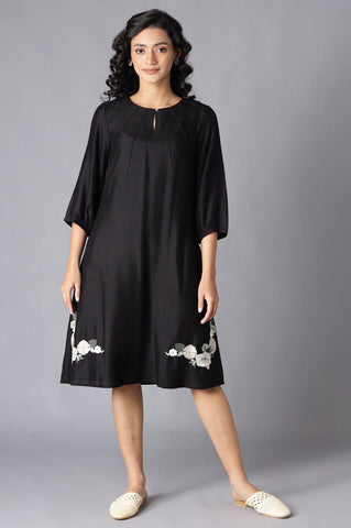 Jet Black Pintuck kurta With Embroidery