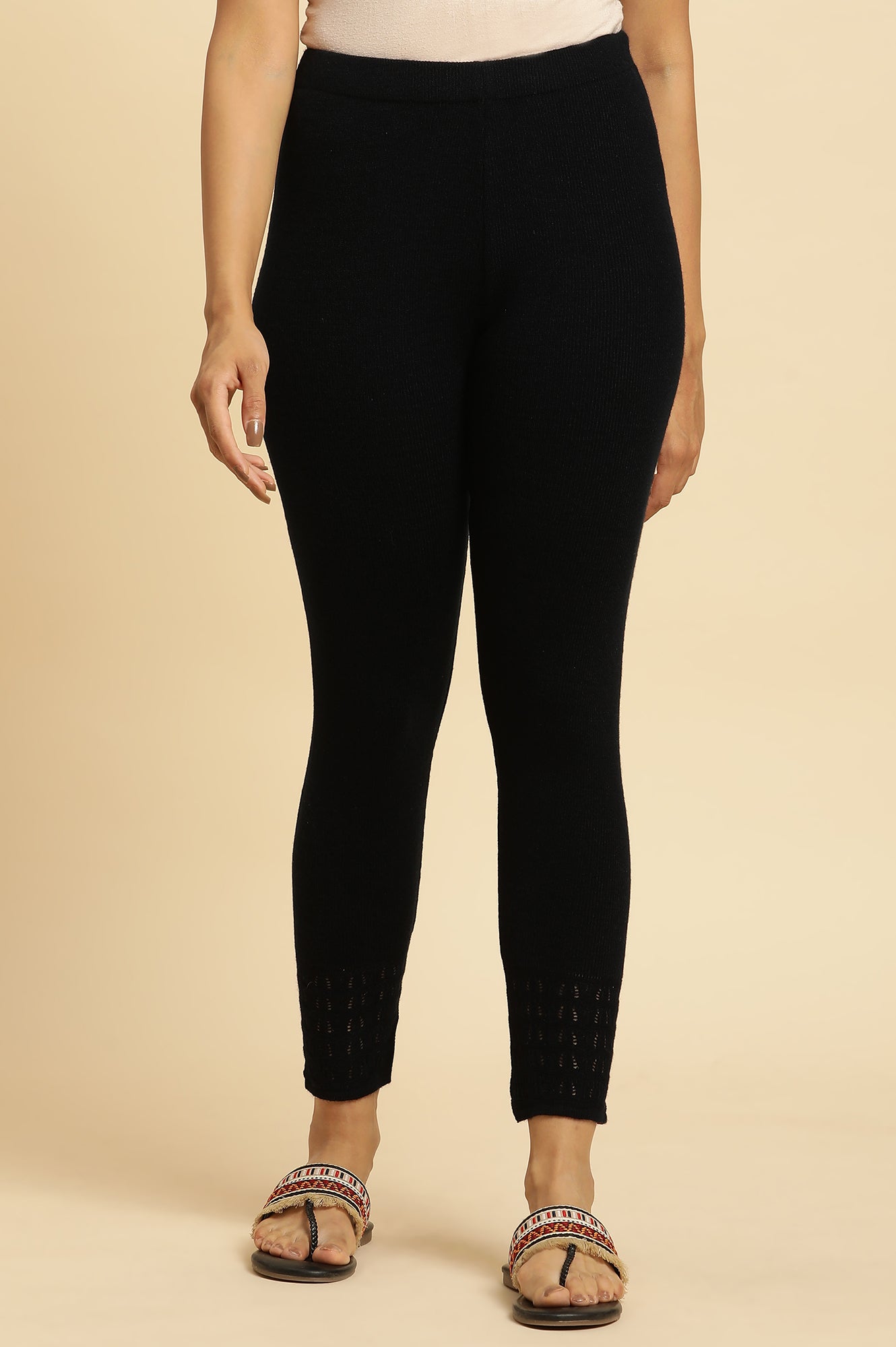 Black Solid Acrylic Mid Rise Ankle Length Skinny Fit Leggings