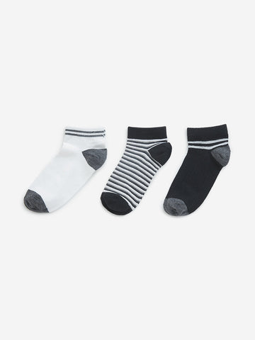 Y&F Kids Black & White Striped Socks - Pack of 3