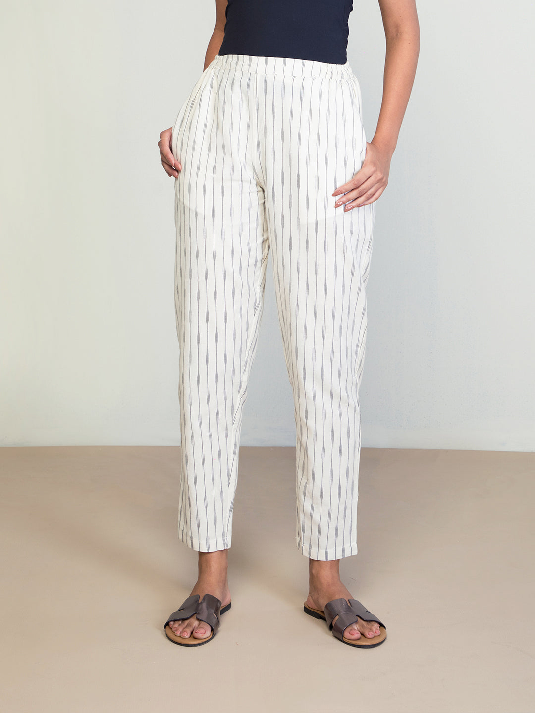 Women Ikat White Printed Pencil Pant