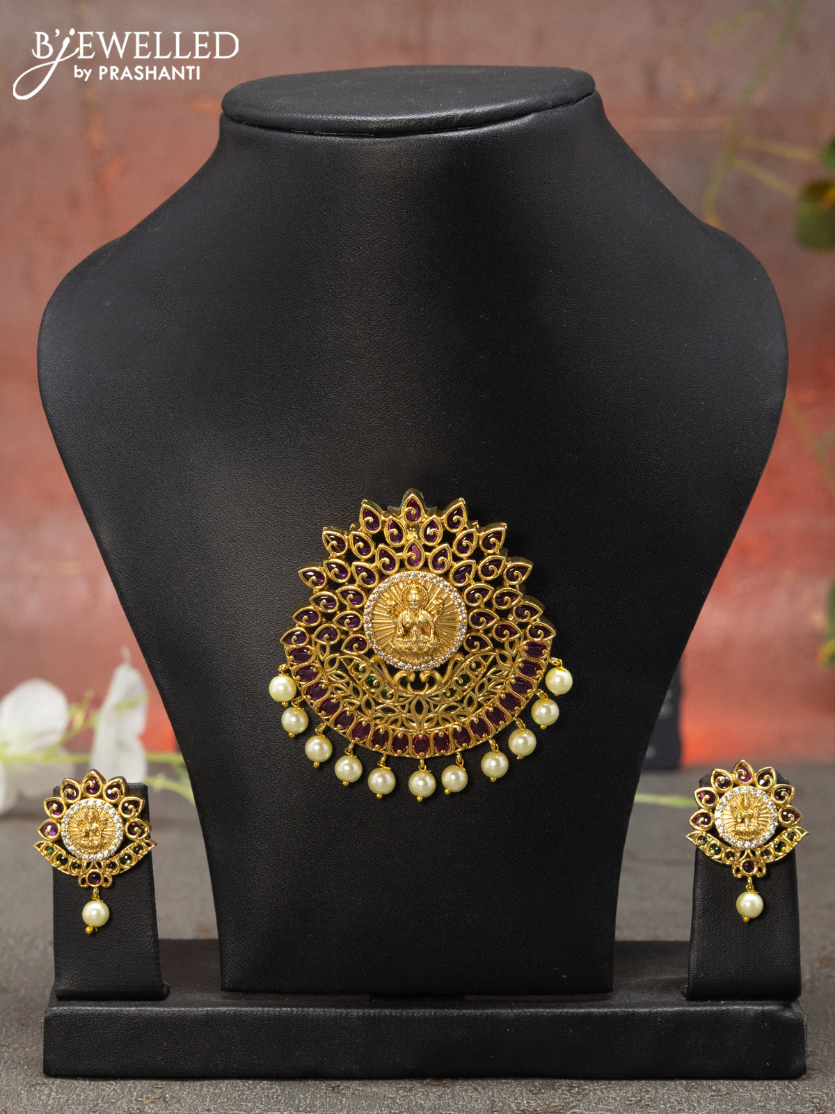 Antique pendant set lakshmi design with kemp & cz stone and pearl hangings