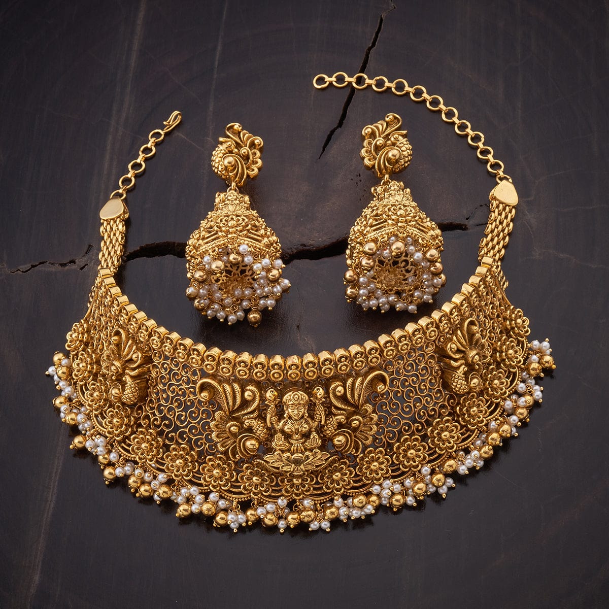 Artificial golden hot sale necklace set