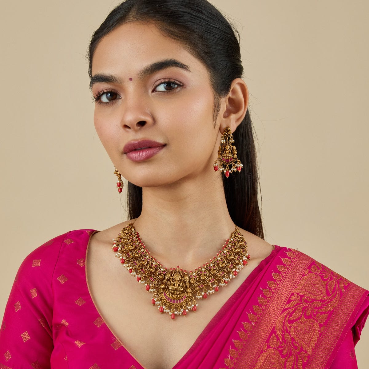 Antique Necklace 182537