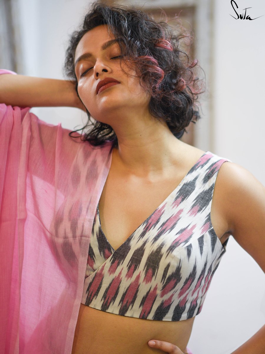 Surkh Bandhani Saree | Cotton saree blouse designs, Saree blouse designs  latest, Designer saree blouse patterns