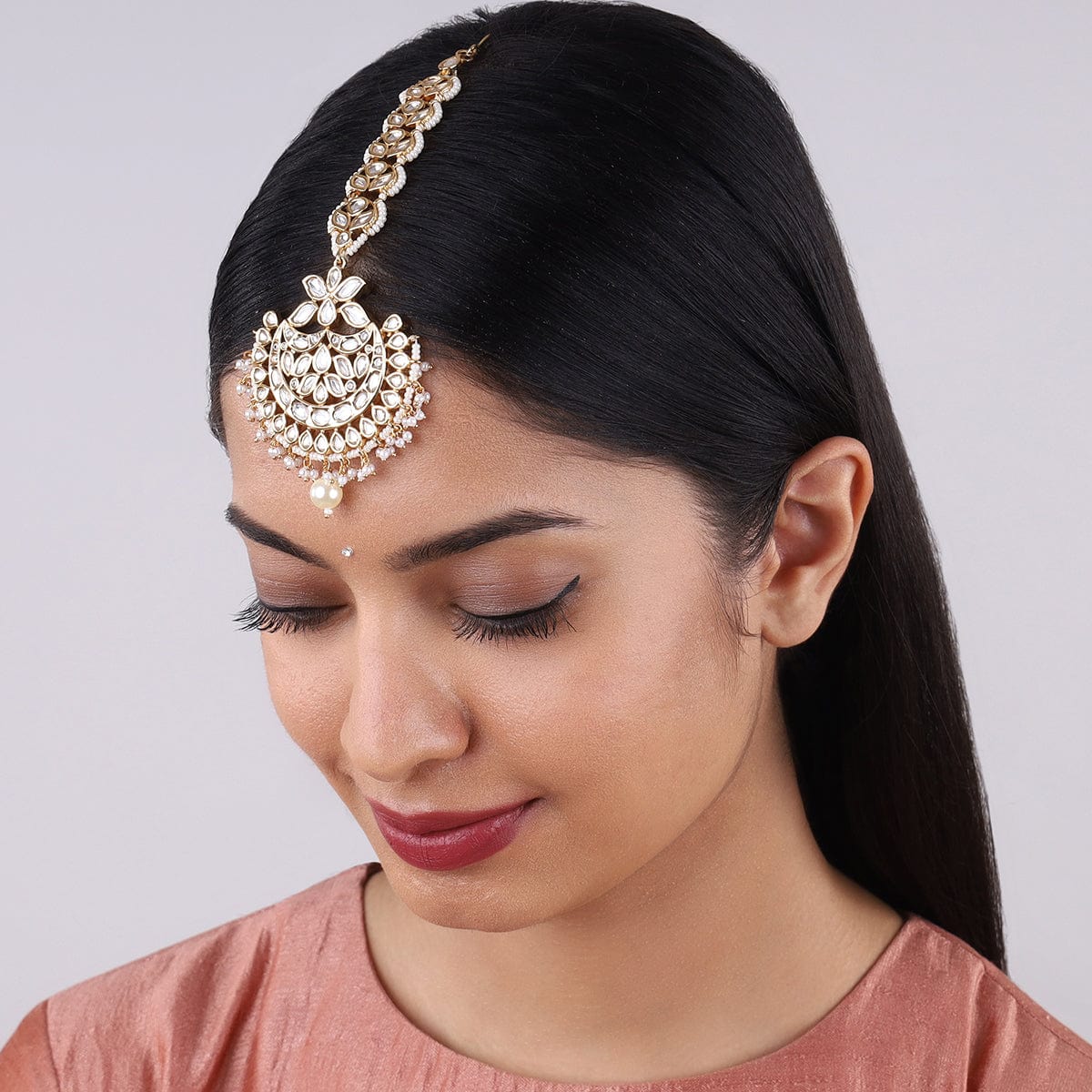 Matha Patti And Mang Tikka Hairstyles For Party 2024-2025 | Tikka hairstyle,  Open hairstyles, Engagement hairstyles