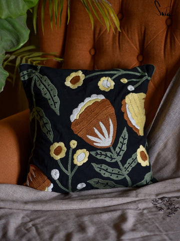 https://in.cherrypick.city/cdn/shop/files/summer-bloom-cushion-cover-988218_large.jpg?v=1703517377